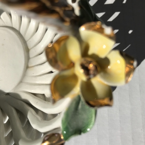 Porcelain Basket With Applied Flowers And Gold Details Vintage - Picture 5 of 8